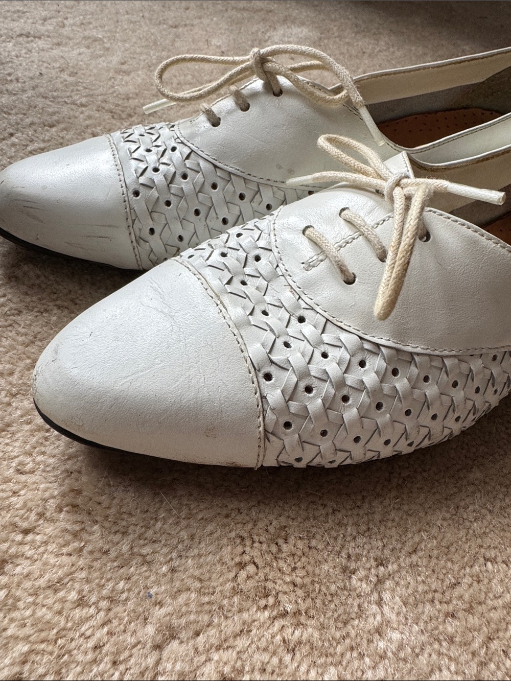 Vintage Women's White Leather Lace-Up Flats